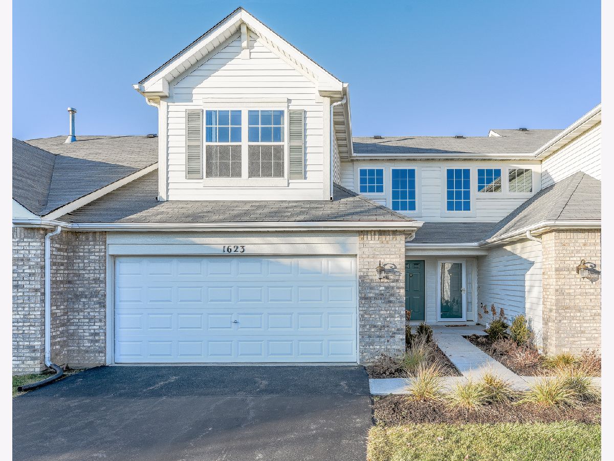  For Rent Waukegan Illinois, 1623 Candlestick