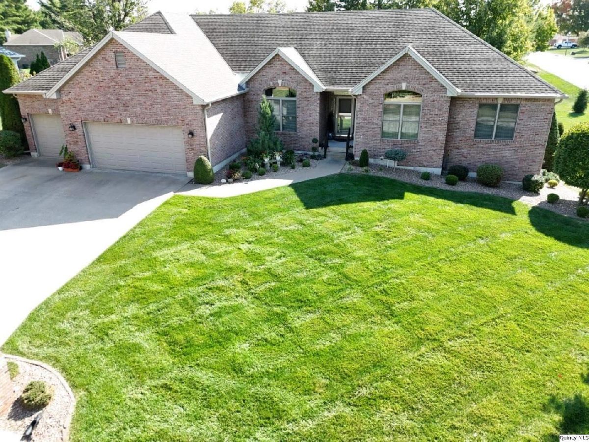  For Sale Quincy Illinois, 3910 Newcastle