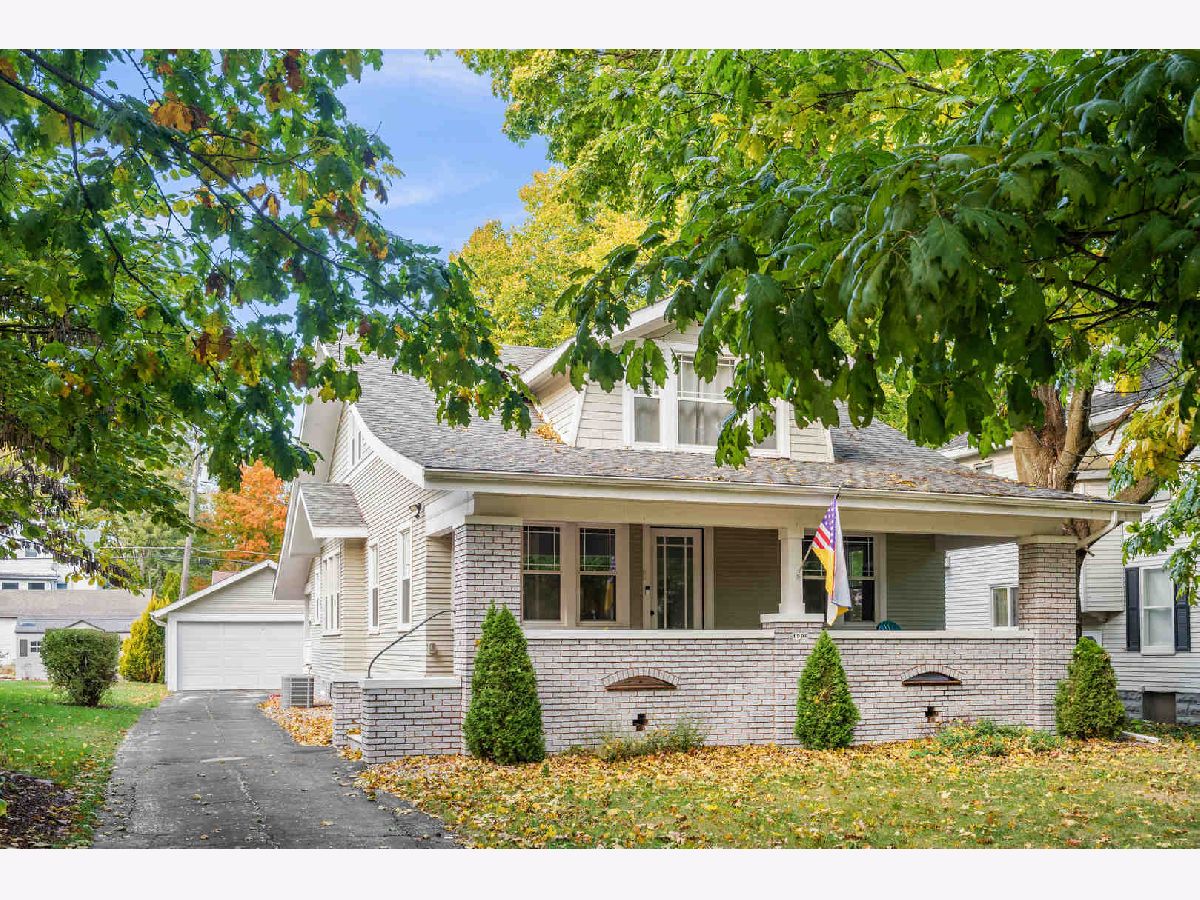 Homes & Condos & Townhomes For Sale Founders Grove Bloomington Illinois, 1906 Taylor Street