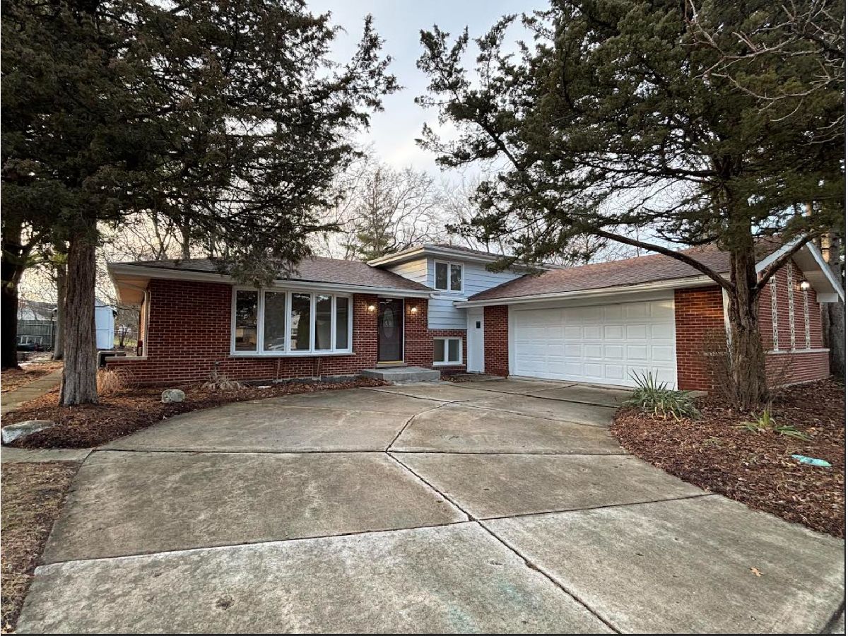  For Sale Downers Grove Illinois, 7104 Blackburn Avenue