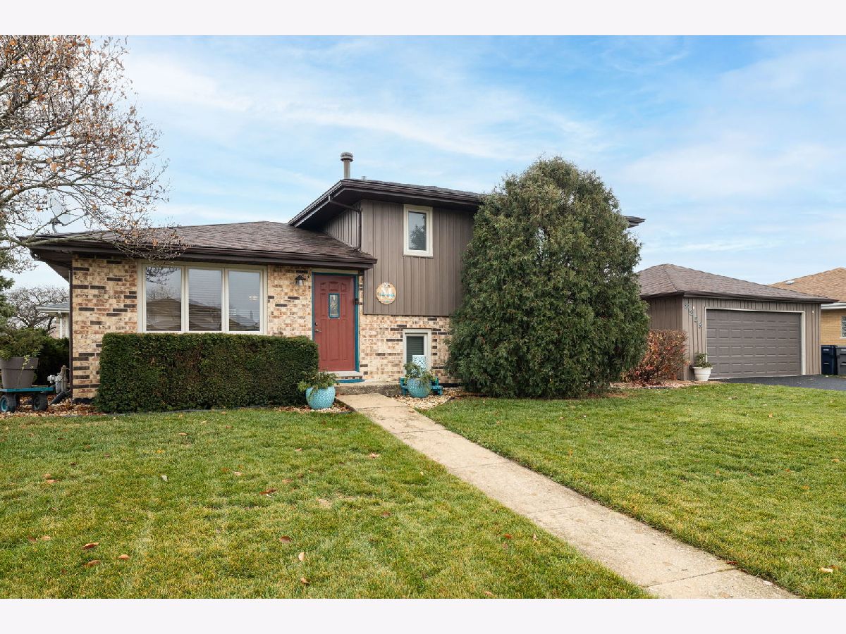  For Sale Orland Hills Illinois, 8853 Obrien Drive