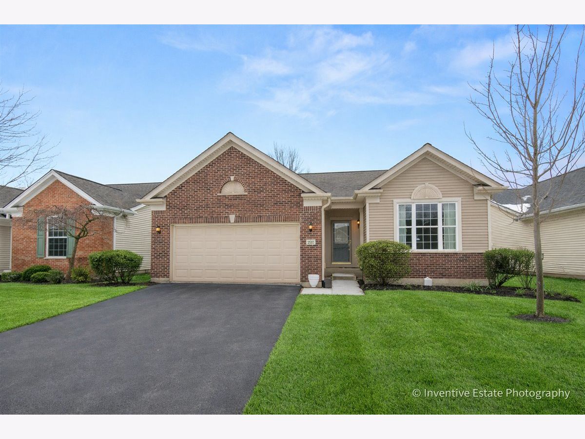  For Sale Elgin Illinois, 2595 Venetian Lane
