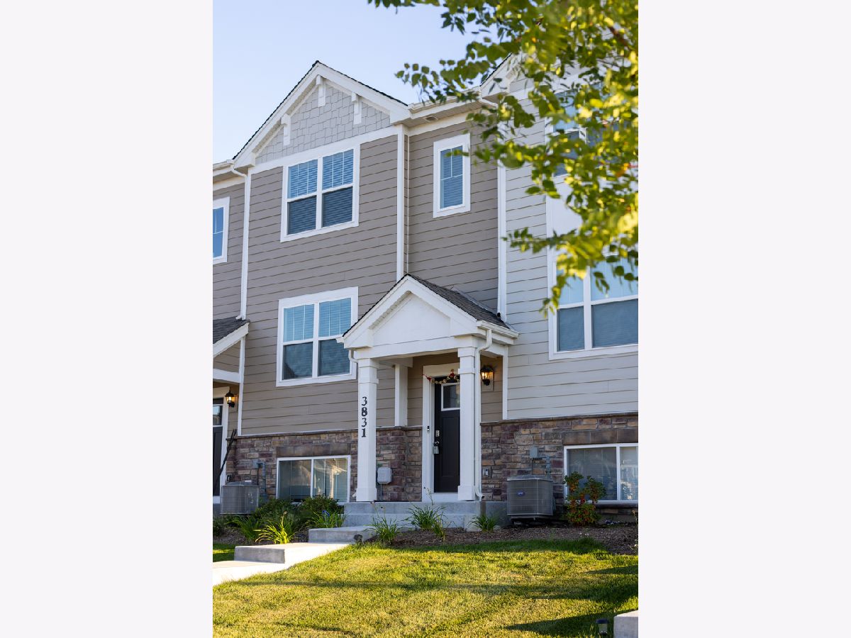 Homes & Townhomes For Rent Tall Oaks Elgin Illinois, 3831 Currant