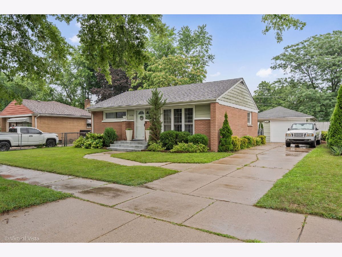  For Sale Elgin Illinois, 1181 Hiawatha Drive