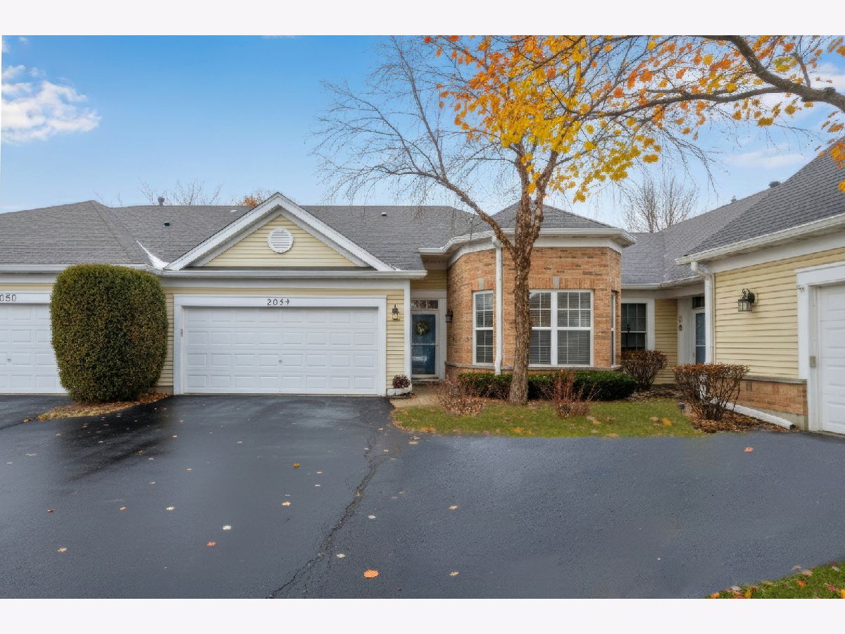  For Sale Grayslake Illinois, 2054 Carillon Drive