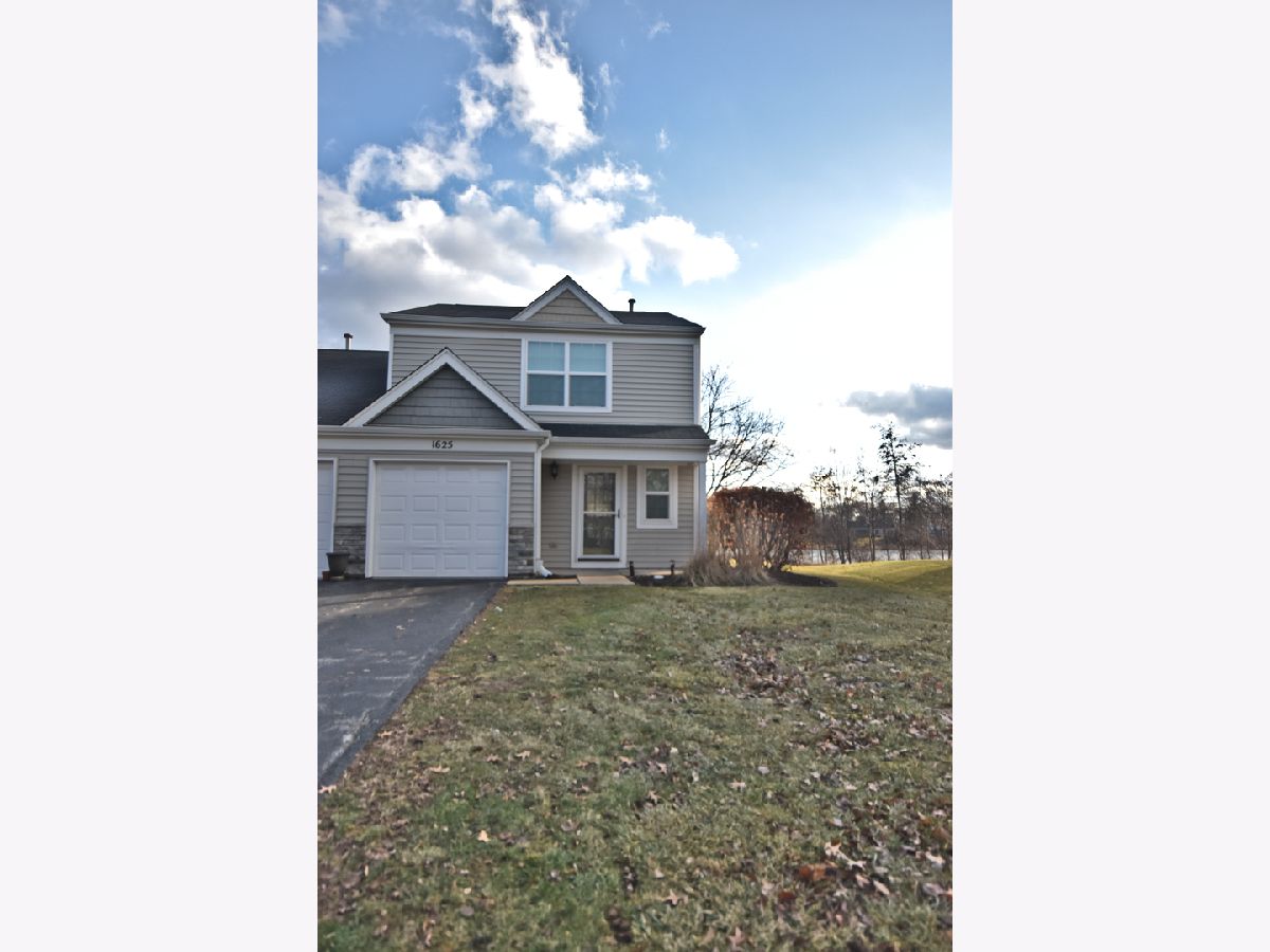  Rented Elgin Illinois, 1625 College Green