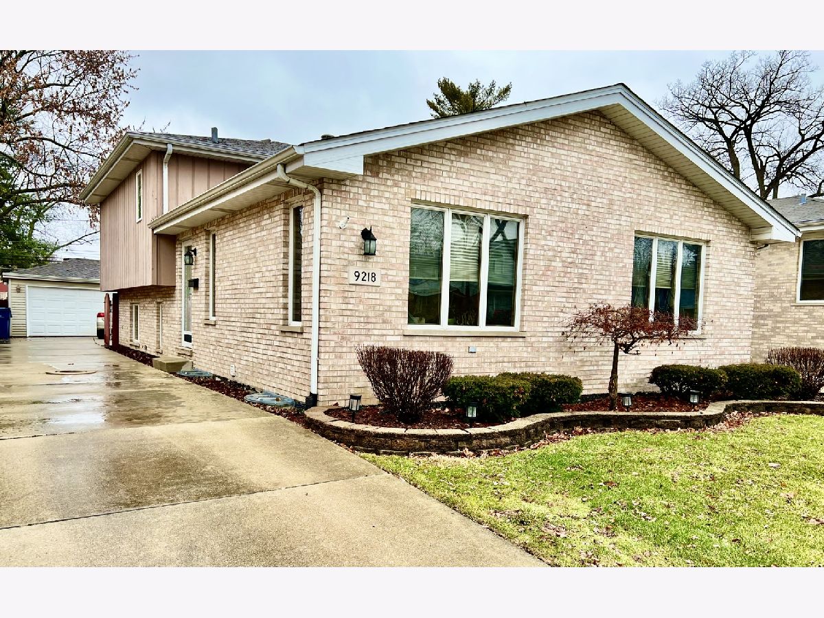  For Sale Evergreen Park Illinois, 9218 Albany Avenue