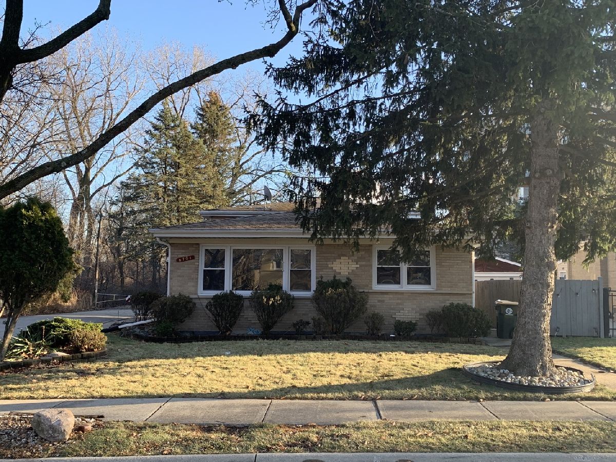 Condominiums & Homes For Sale Bunker Hill Niles Illinois, 6701 Forest View Lane