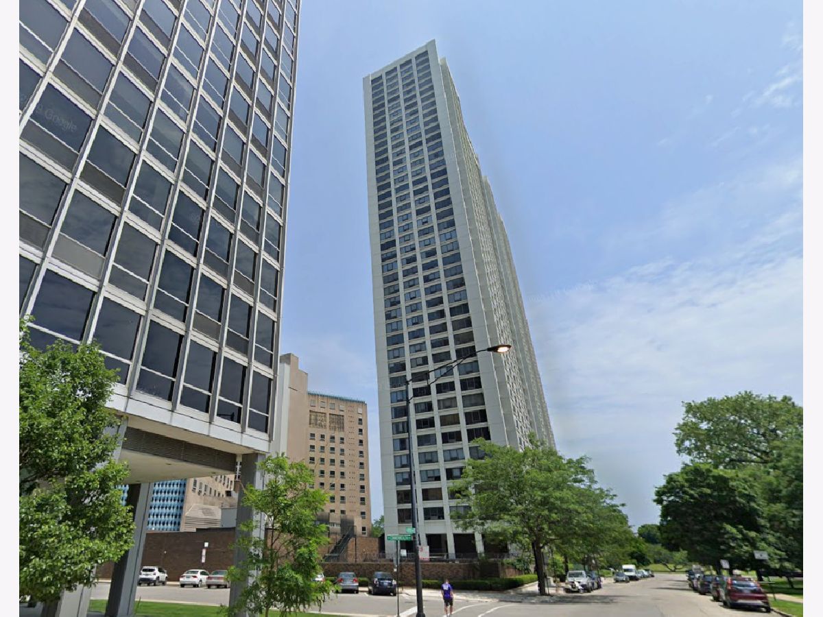 Condominiums For Sale Commonwealth Plaza Chicago Illinois, 340 Diversey Parkway