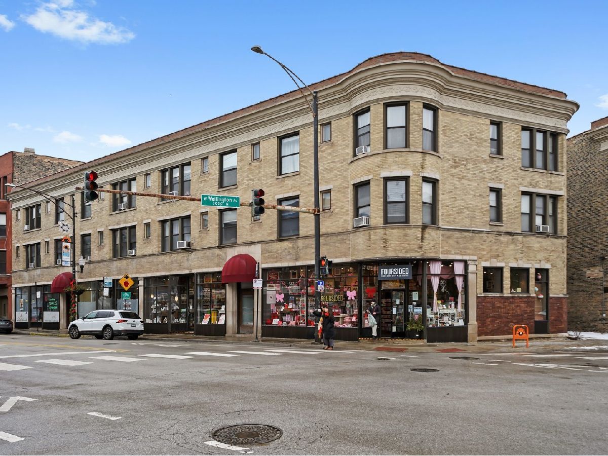  Sold Chicago Illinois, 2956 Clark