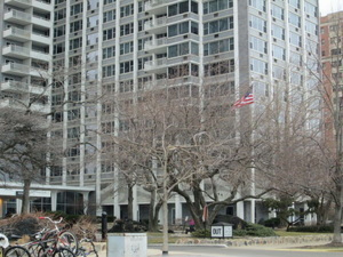 Condominiums For Sale Imperial Towers Chicago Illinois, 4250 Marine Drive