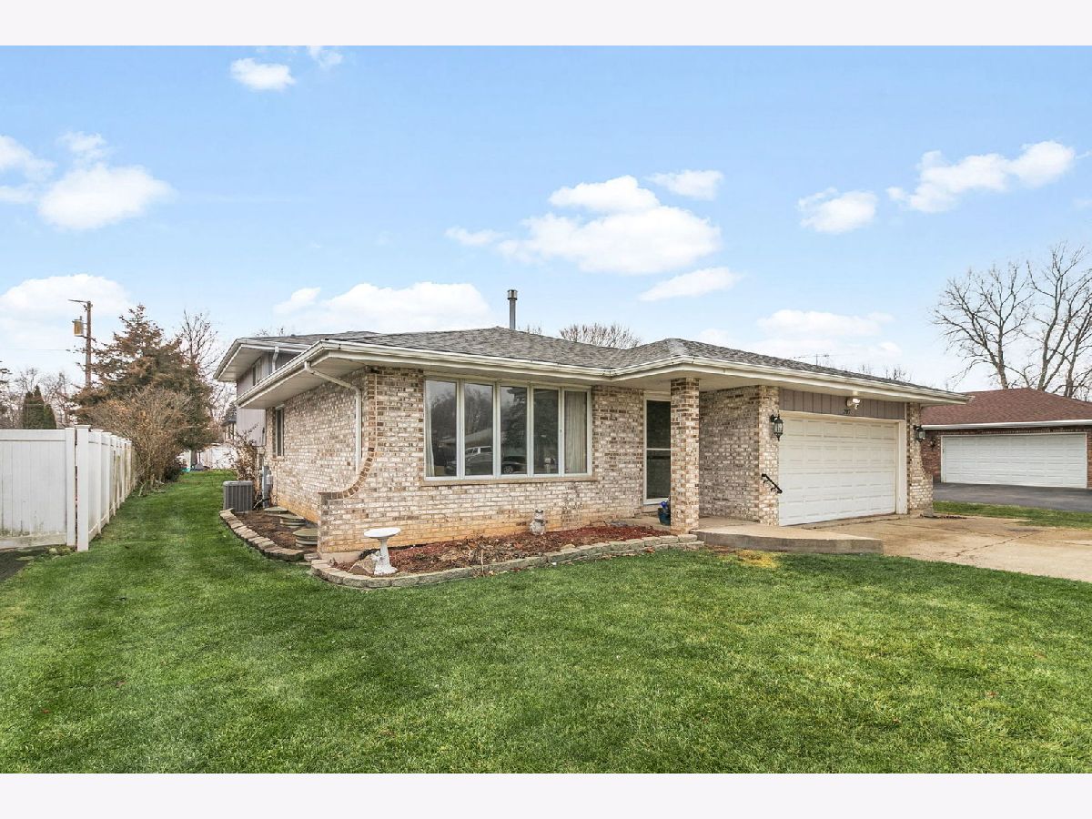  For Sale Willow Springs Illinois, 207 Hill Street