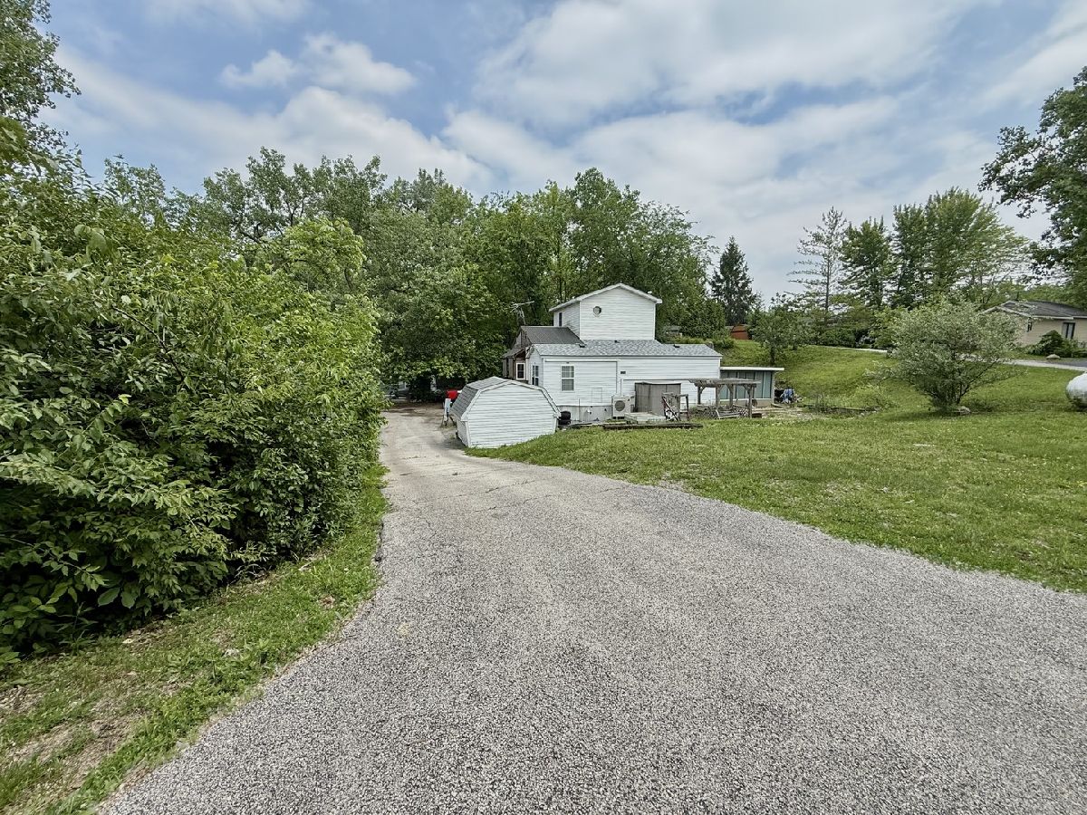 Homes For Sale Shadow Lakes Wilmington Illinois, 46 Lakeshore Drive