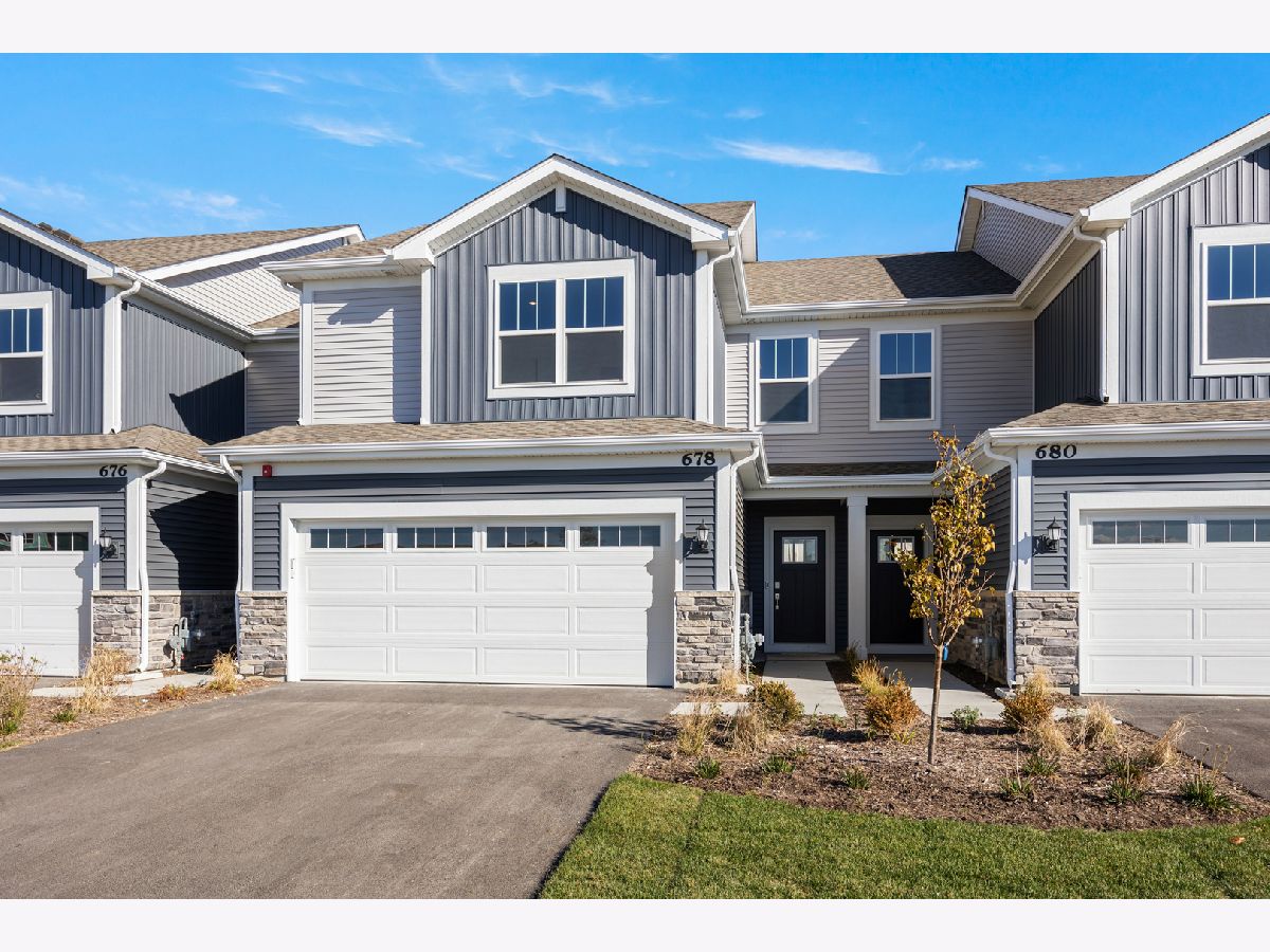  For Rent Crystal Lake Illinois, 678 Cassia