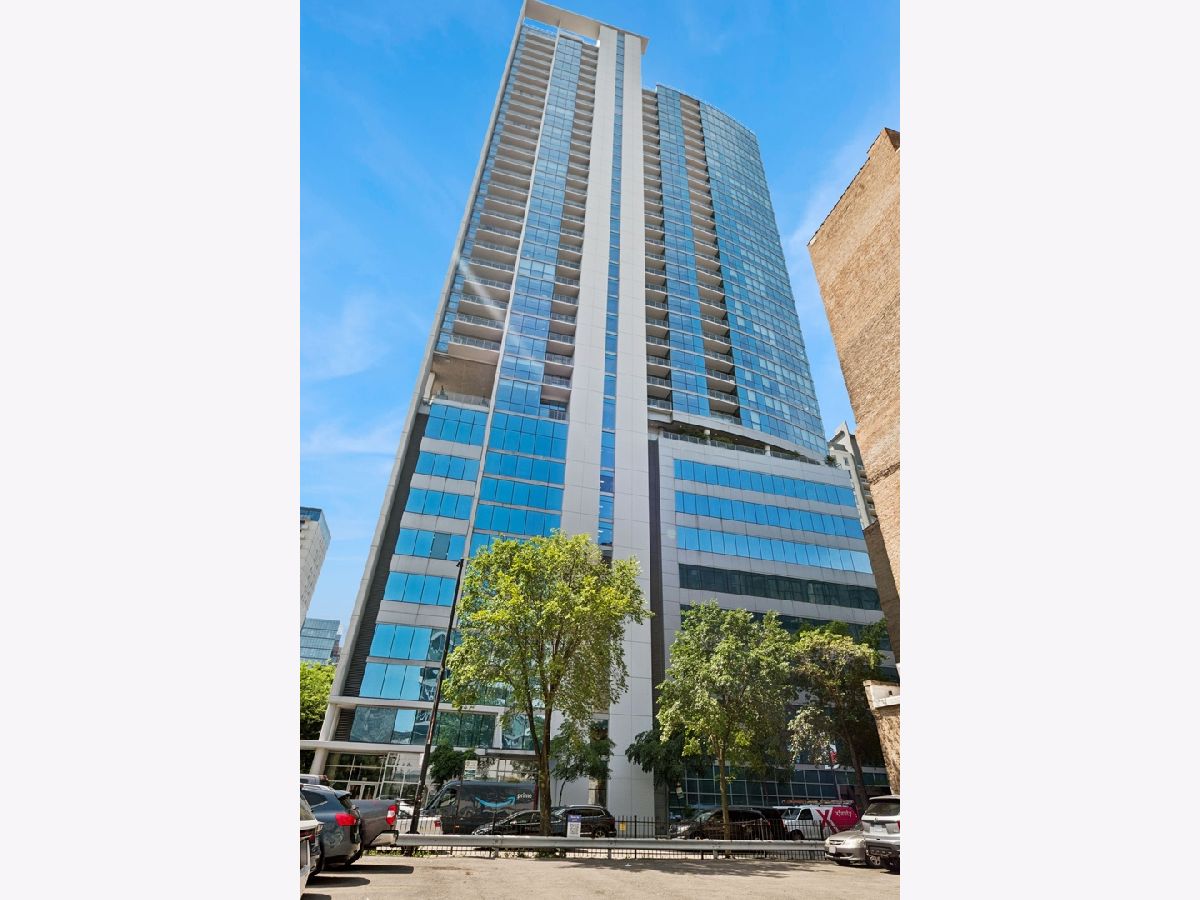 Condominiums For Sale Silver Tower Chicago Illinois, 303 Ohio Street