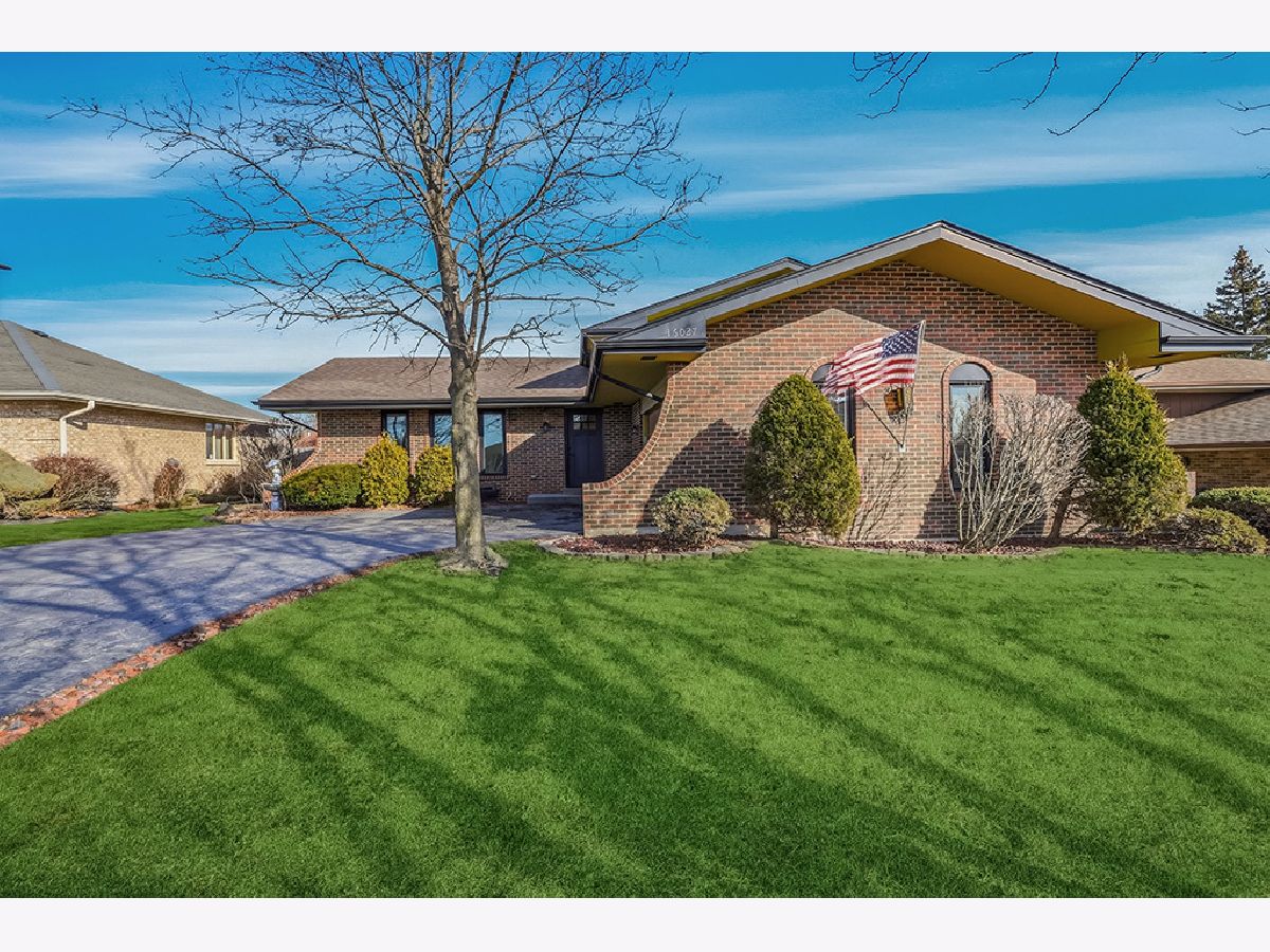  For Sale Orland Hills Illinois, 16027 91st Avenue