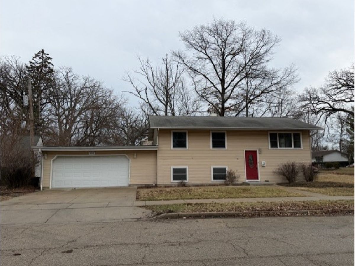  For Sale Mundelein Illinois, 330 Lakeshore Drive