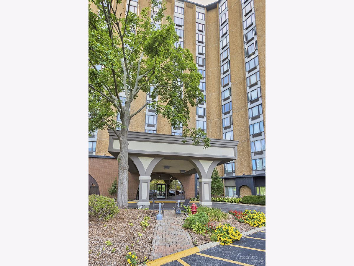 Condominiums For Sale Renaissance Place Palatine Illinois, 1 Renaissance Place