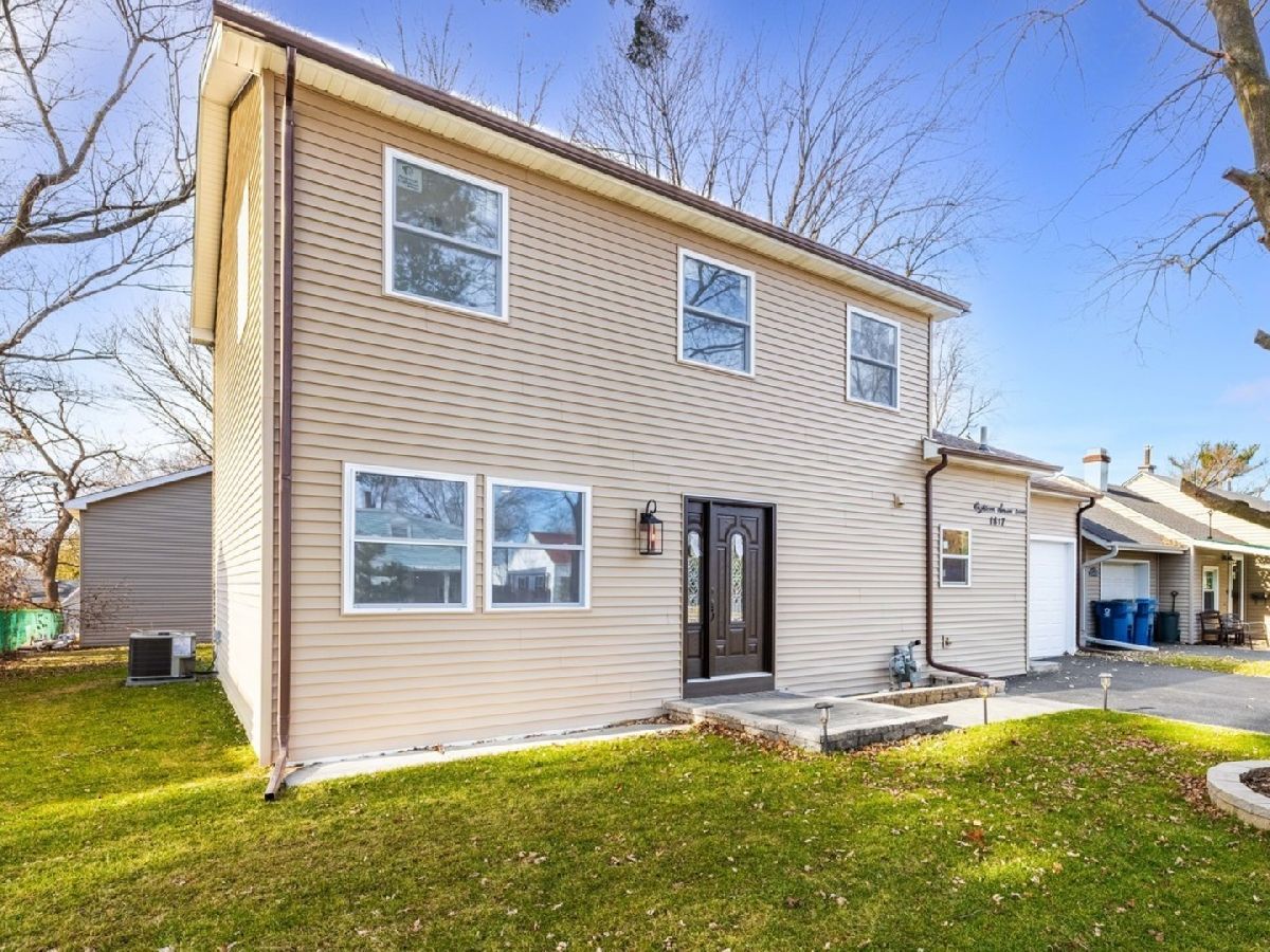  For Sale Crest Hill Illinois, 1817 Kelly Avenue