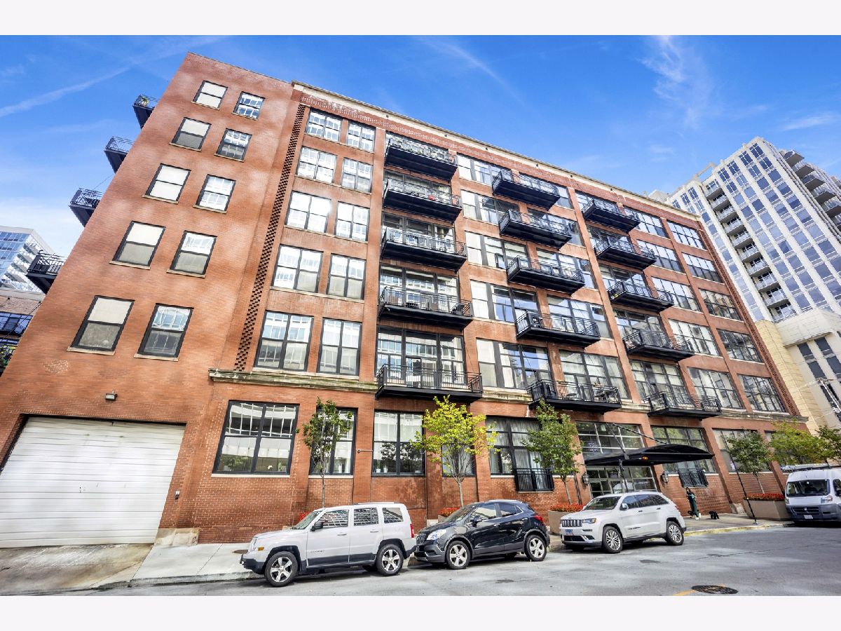  Rented Chicago Illinois, 525 Superior