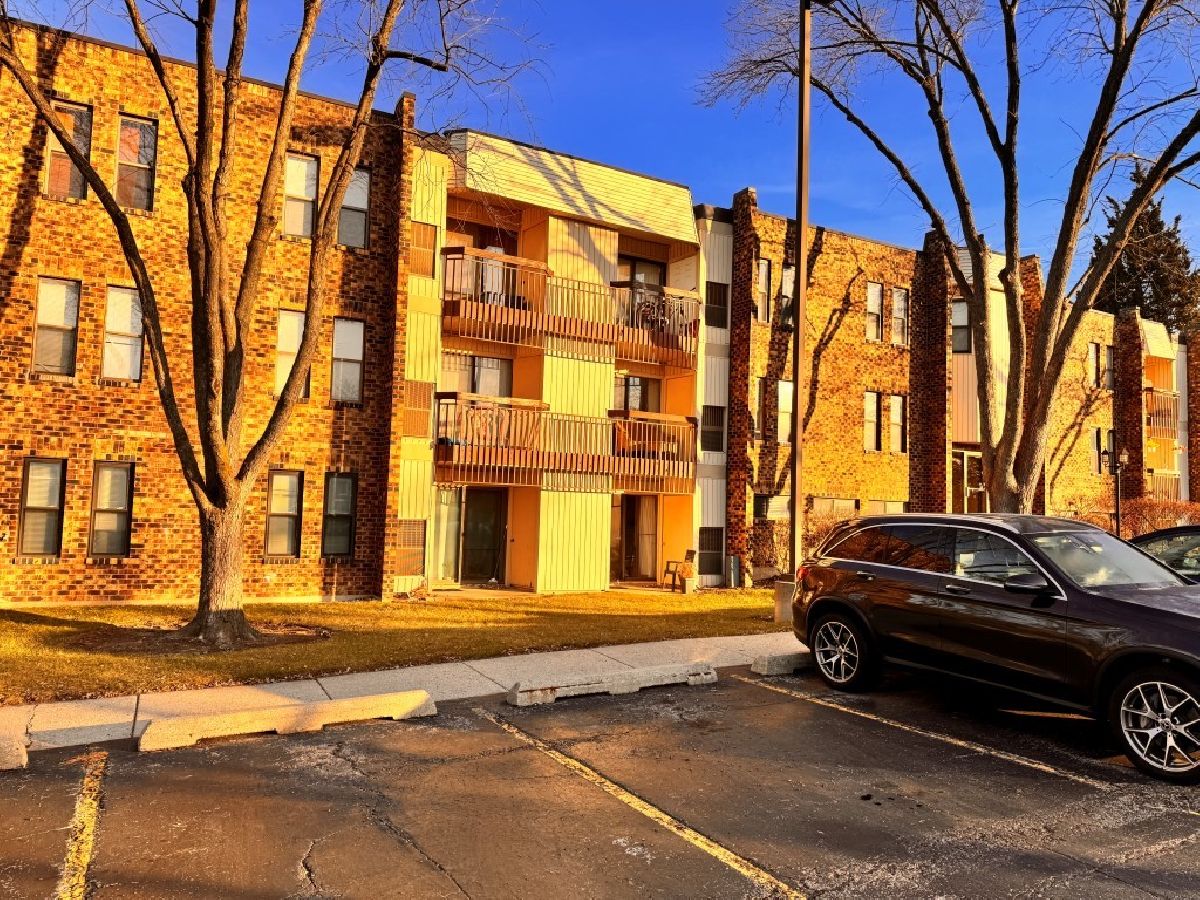  For Rent Woodridge Illinois, 2212 Country Club