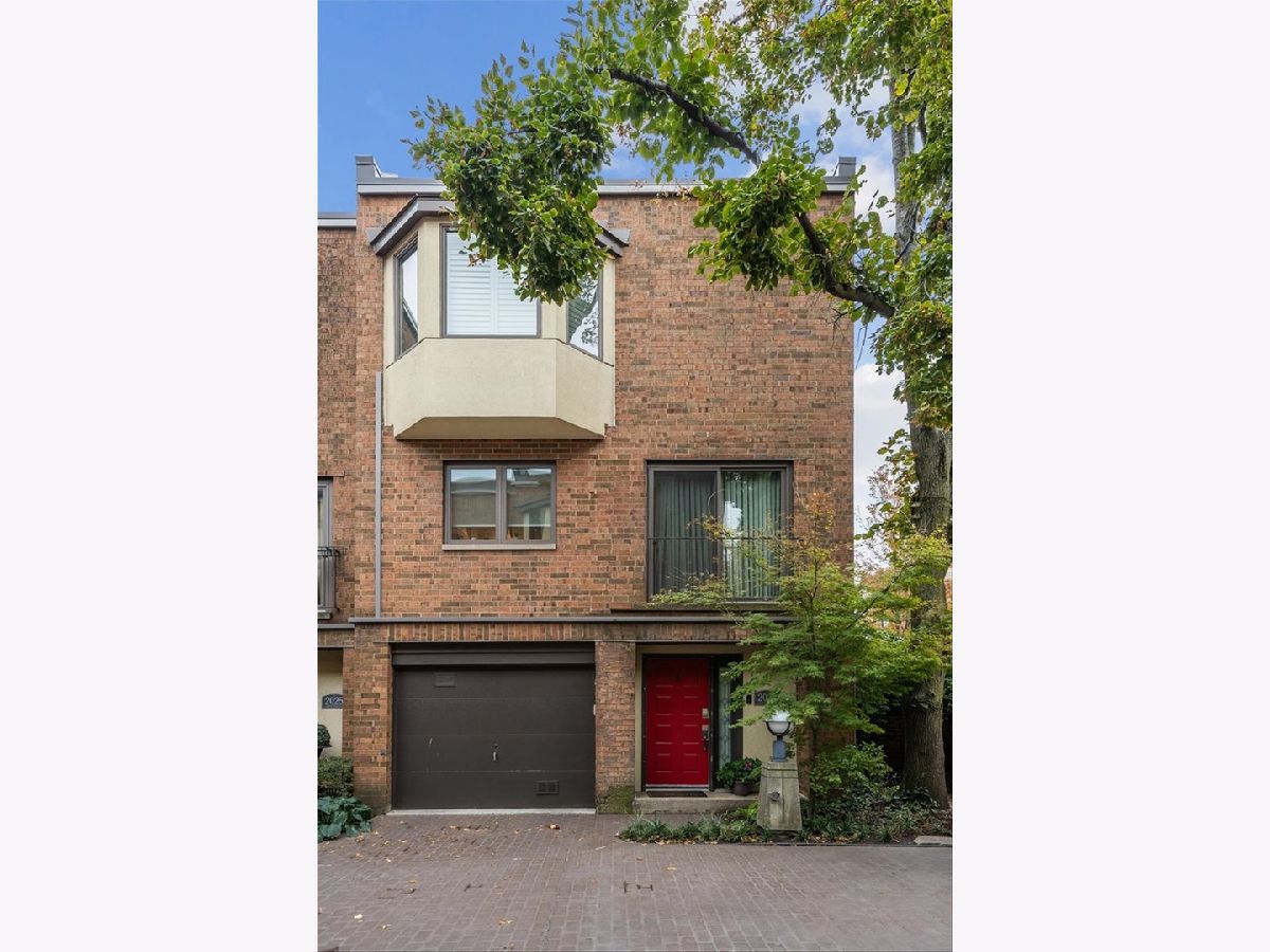 Townhomes Sold Dickens Court Chicago Illinois, 2023 Halsted