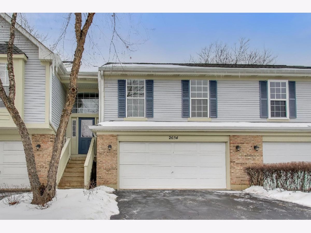 Townhomes & Condos For Sale Lost Creek Arlington Heights Illinois, 2654 Embers Lane