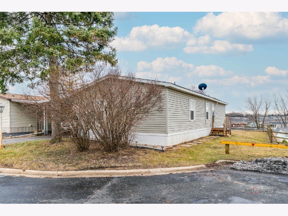  For Sale Crystal Lake Illinois, 600 Hillcrest Street