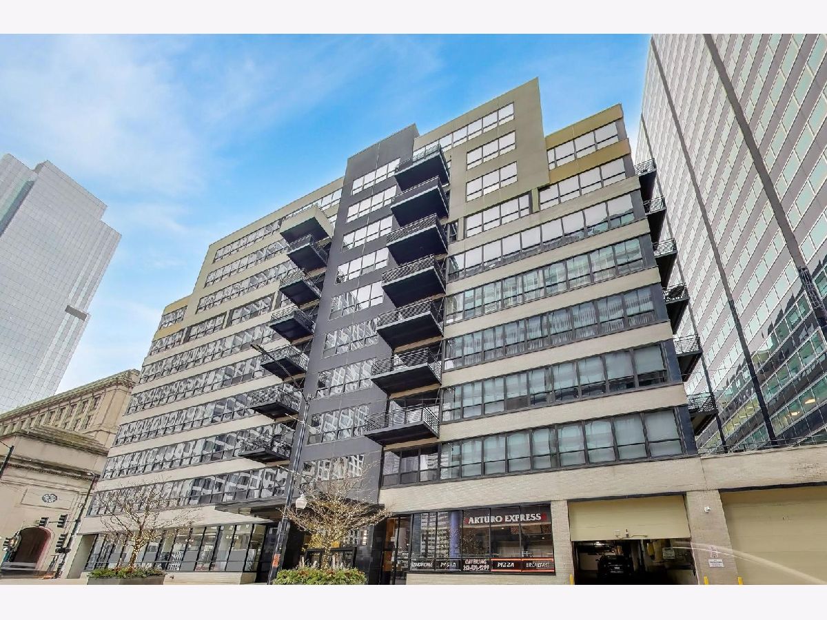 Condominiums For Sale Metropolitan Place Chicago Illinois, 130 Canal Street