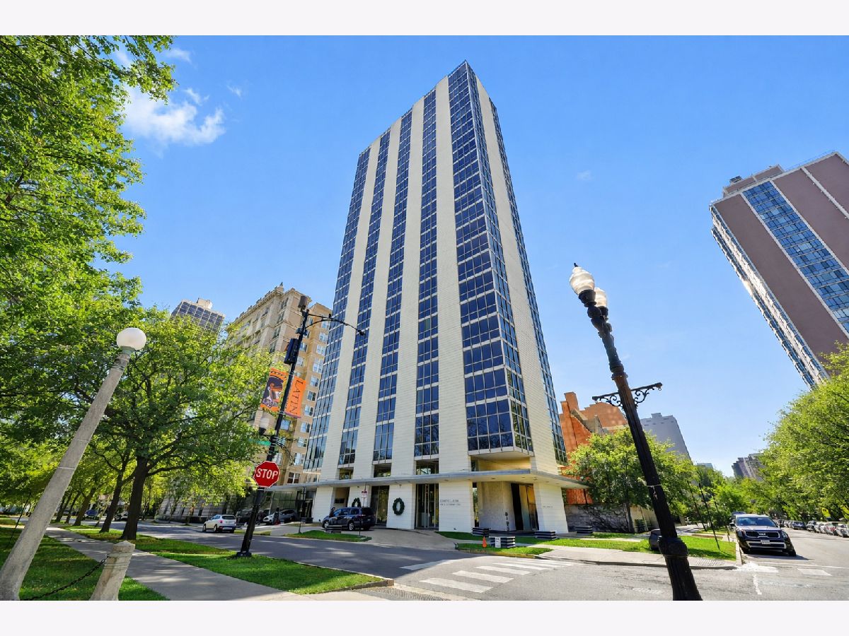  For Sale Chicago Illinois, 1555 Dearborn Parkway