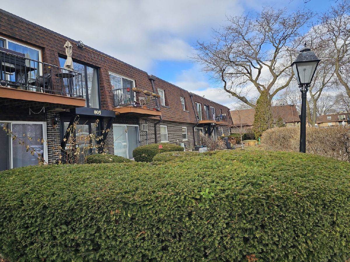  For Sale Buffalo Grove Illinois, 805 Grove Drive