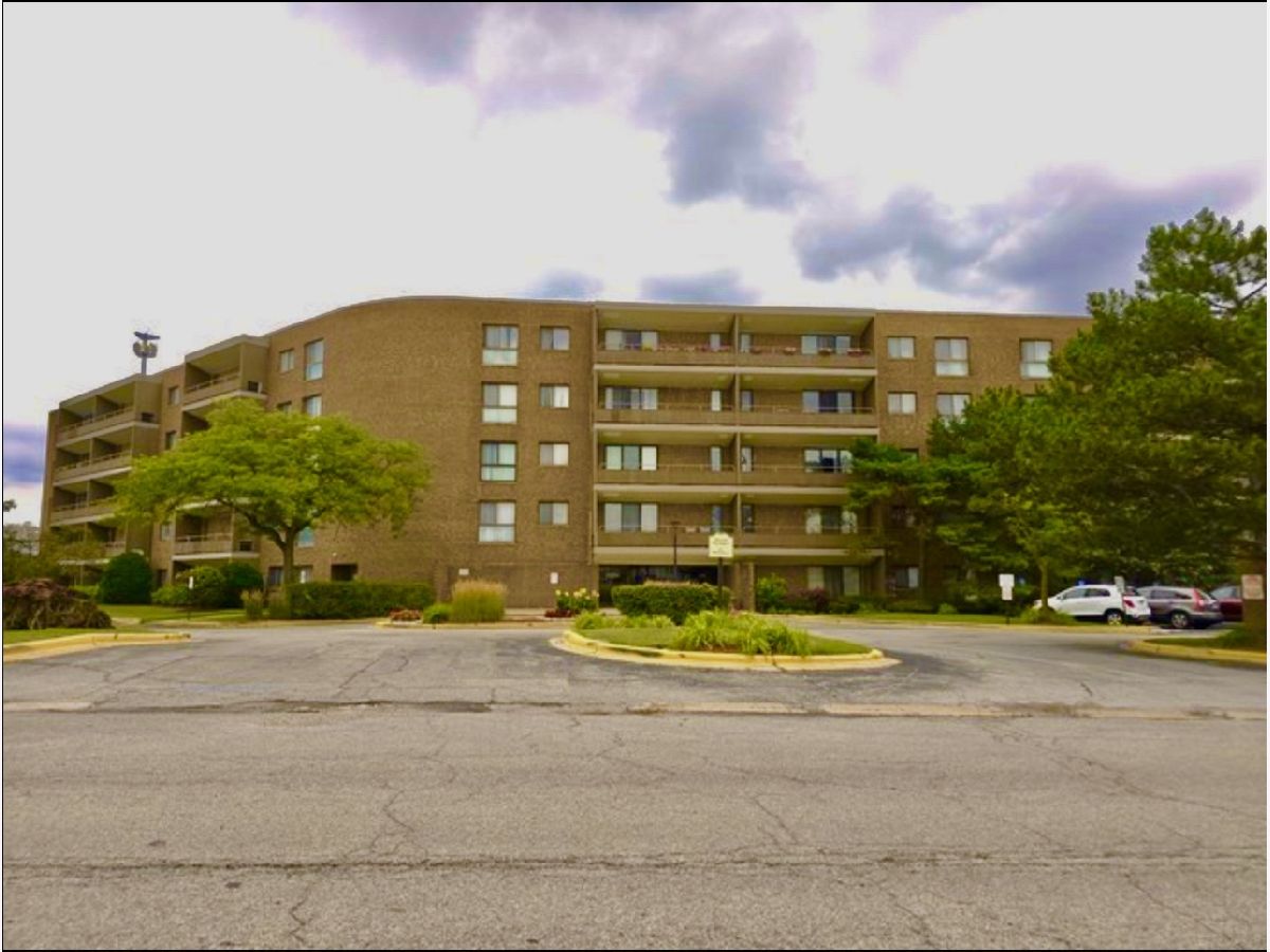  For Sale Hazel Crest Illinois, 7 Carriageway Drive