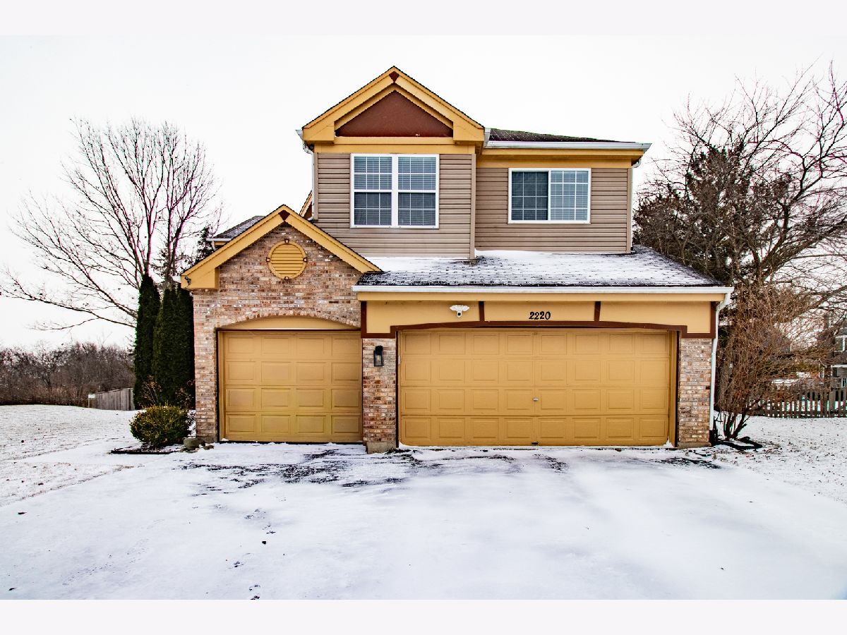 Homes & Townhomes For Sale Country Walk Round Lake Beach Illinois, 2220 Hillcrest Court