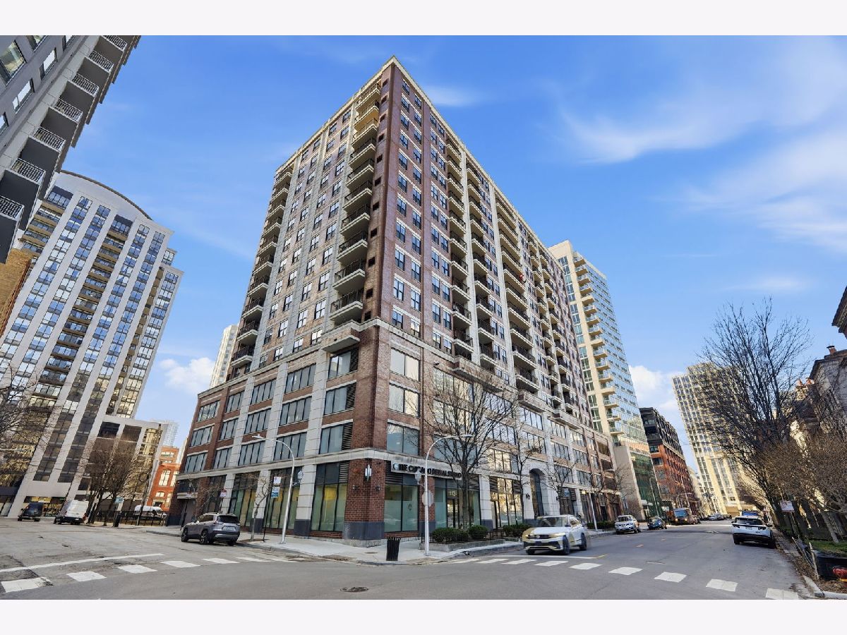  For Sale Chicago Illinois, 451 Huron Street