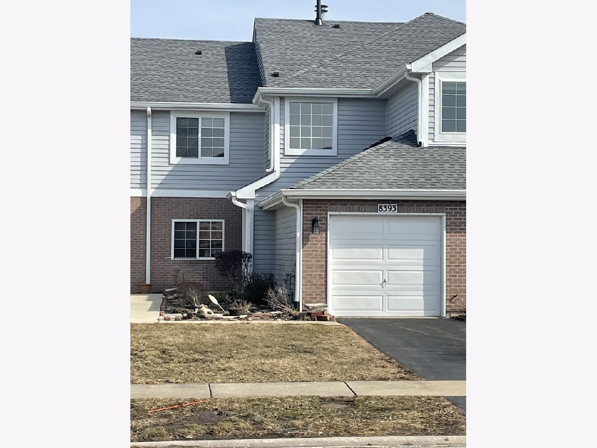  For Rent Darien Illinois, 8393 Mystic