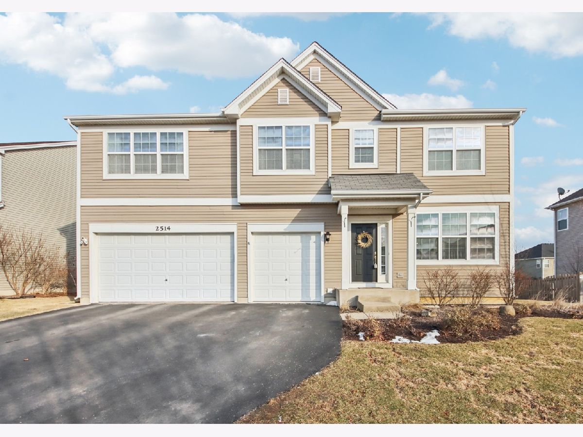 Homes For Sale Liberty Lakes East Wauconda Illinois, 2514 Goldenrod Way