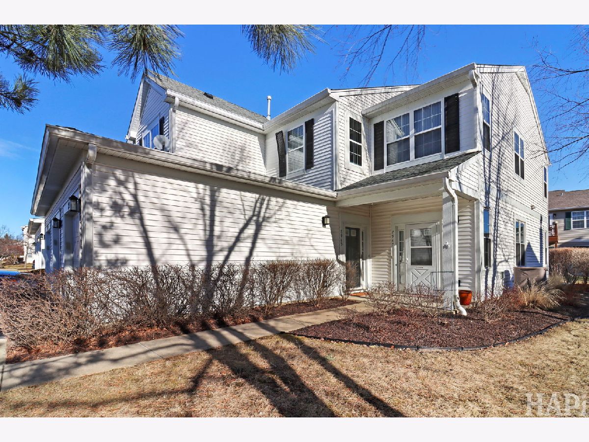  For Sale Lindenhurst Illinois, 2947 Falling Waters Drive