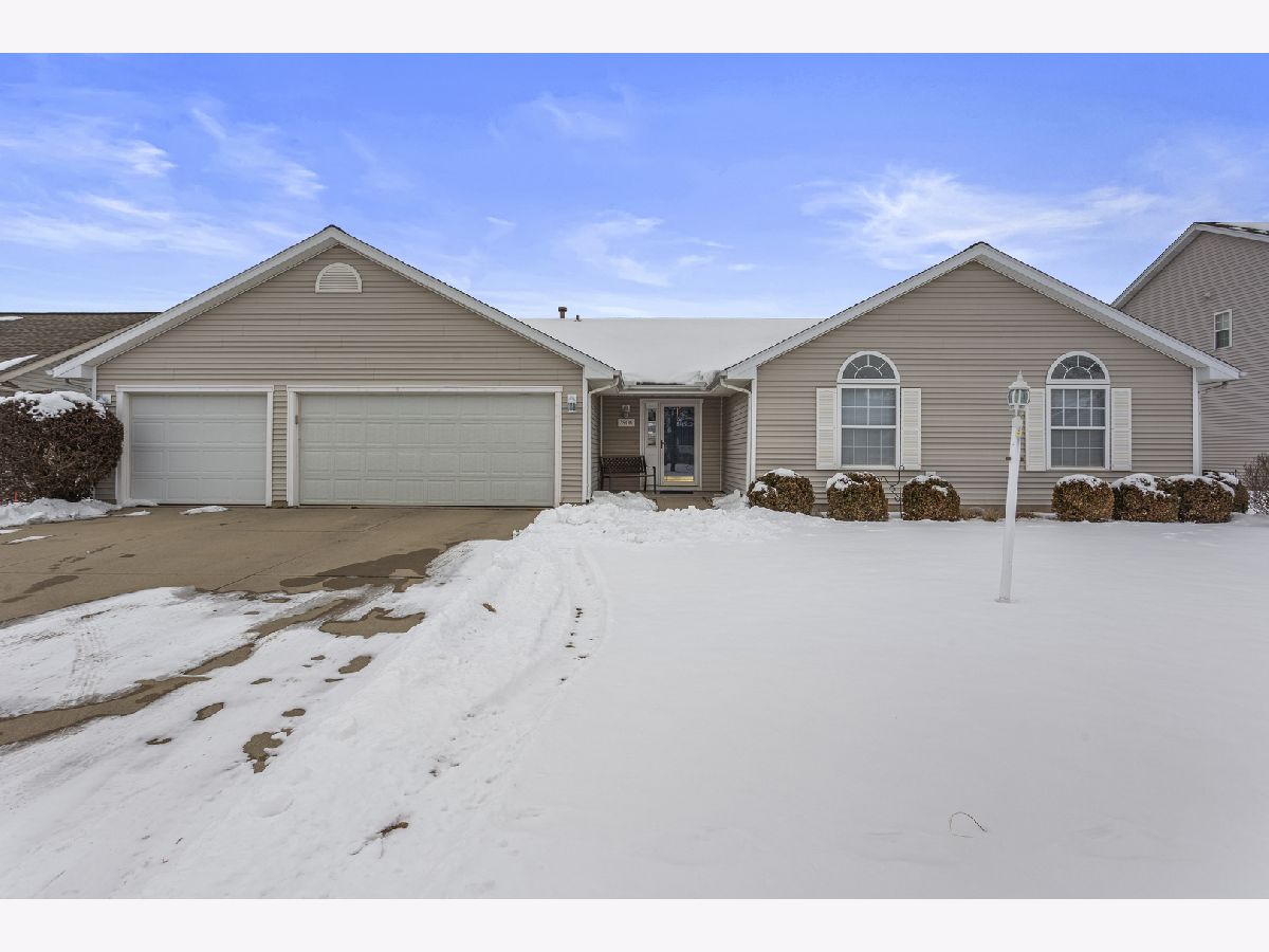 Condominiums & Homes For Sale Turnberry Ridge Champaign Illinois, 3906 Crail Road