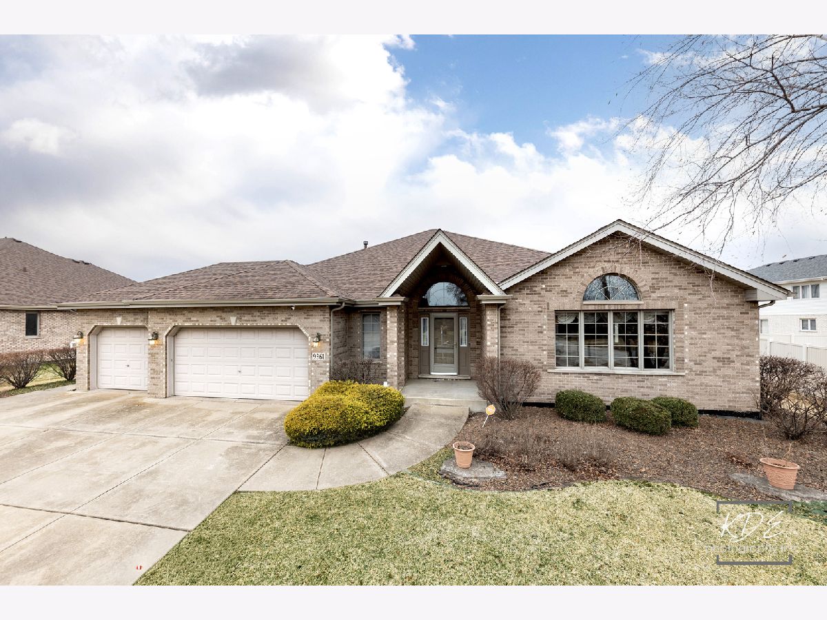  For Sale Woodridge Illinois, 9361 Keswick Drive