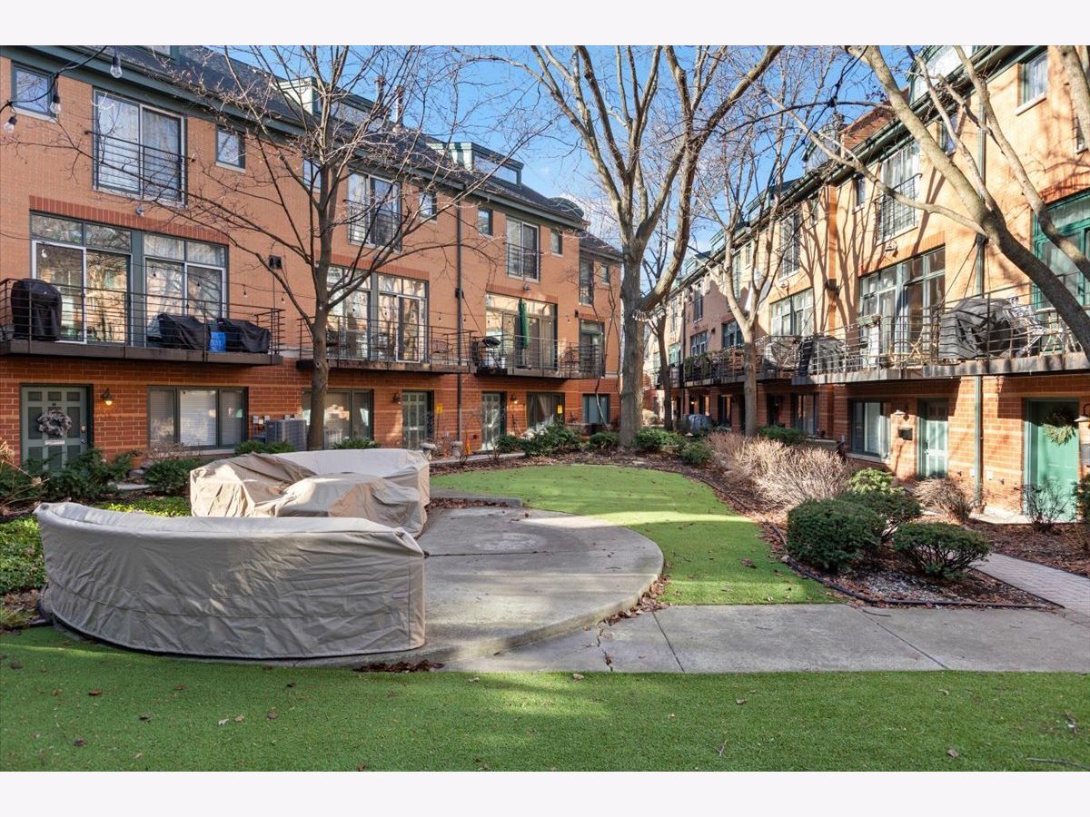  For Sale Chicago Illinois, 1530 Elk Grove Avenue