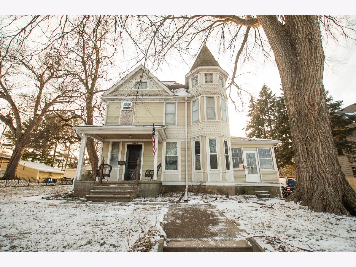  For Sale Dixon Illinois, 1023 Peoria Avenue