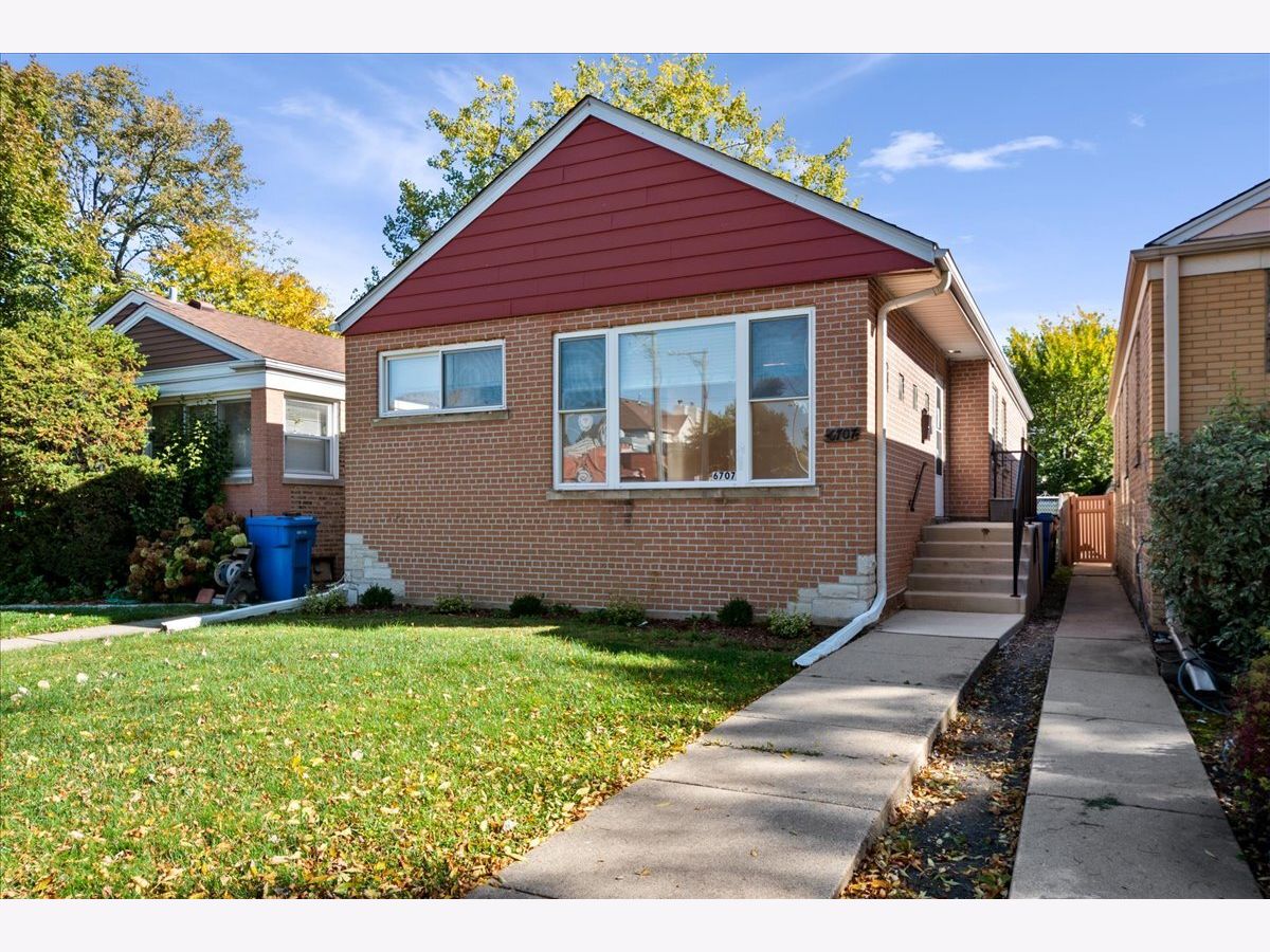  For Sale Chicago Illinois, 6707 Whipple Street