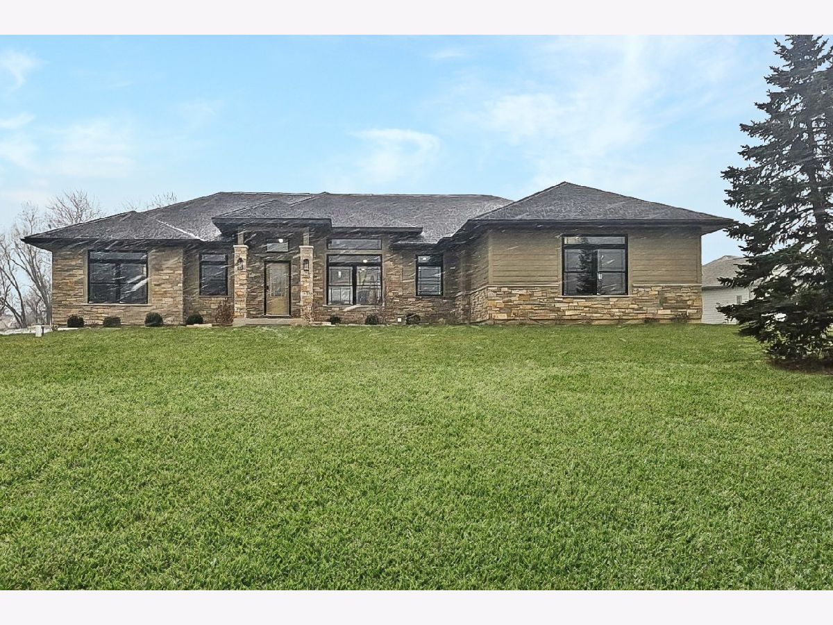  For Sale Spring Grove Illinois, 1979 Red Oak Lane