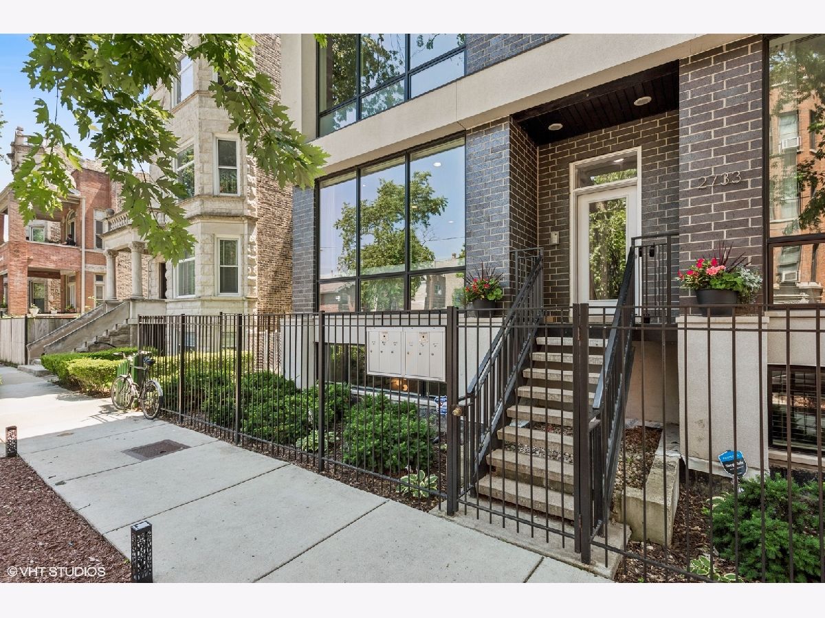  Sold Chicago Illinois, 2733 Hirsch