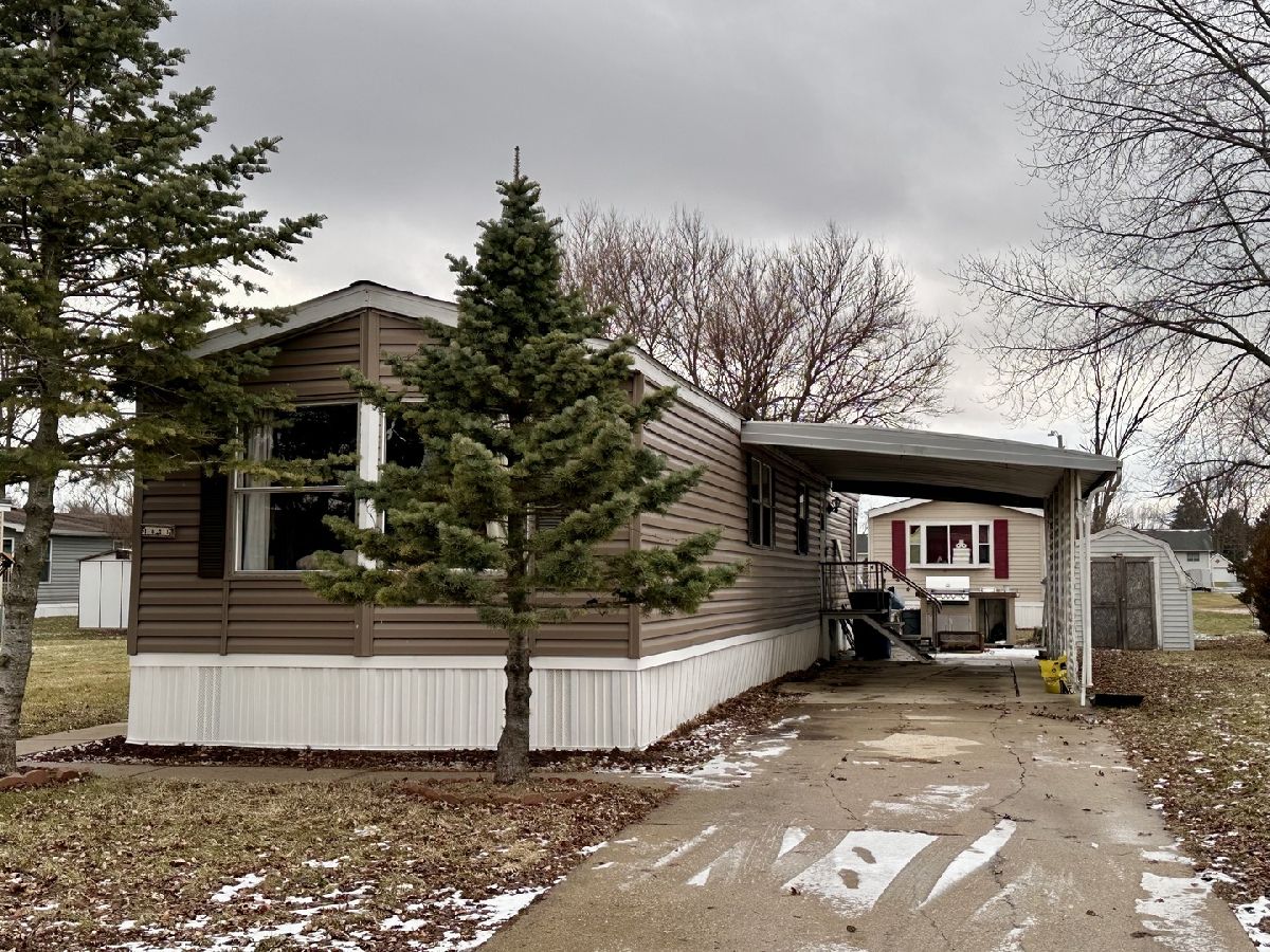  For Sale Dekalb Illinois, 1021 Springdale Lane