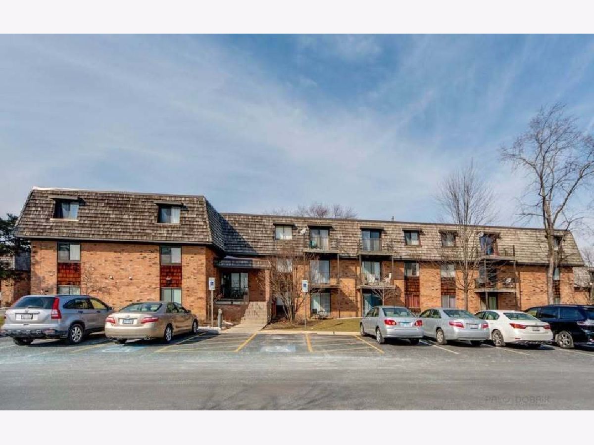  For Sale Buffalo Grove Illinois, 10 Oak Creek Drive