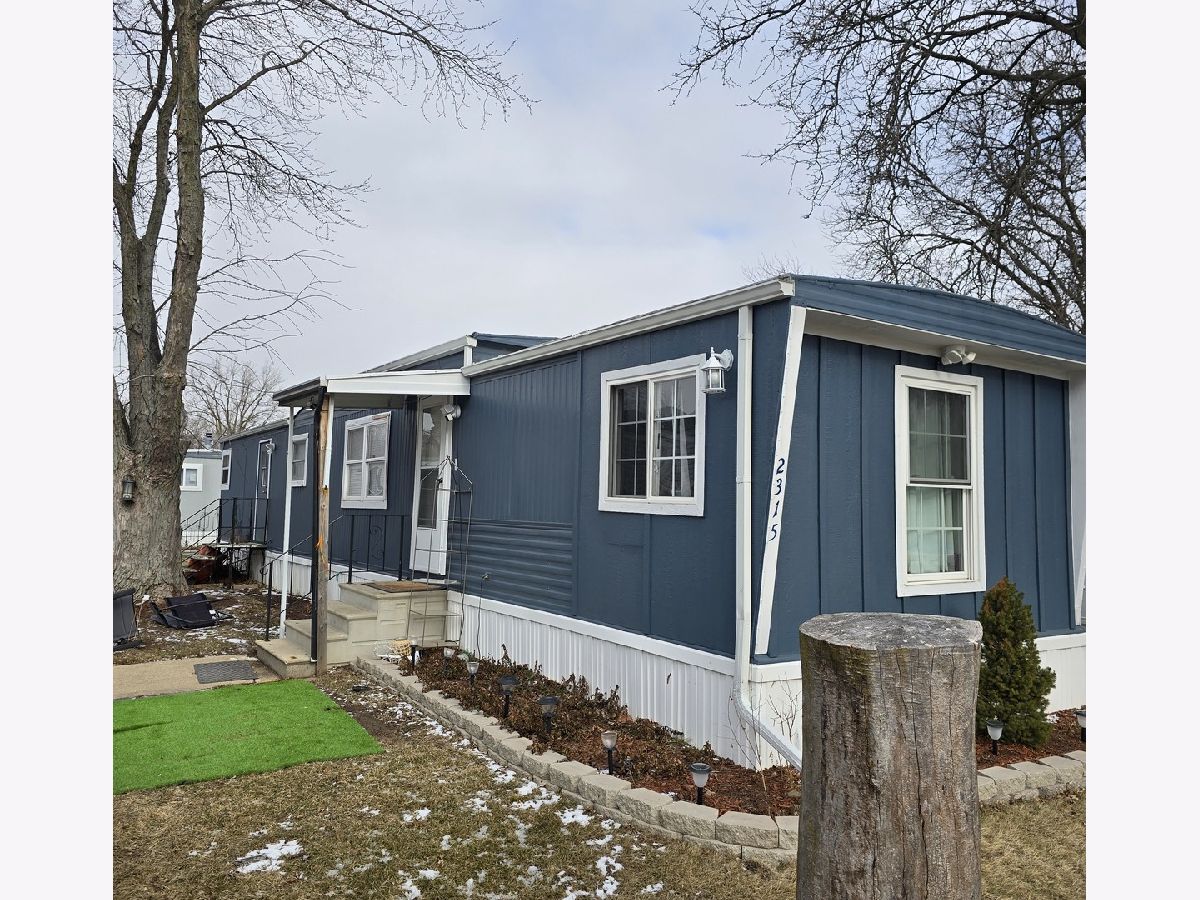  For Sale Sycamore Illinois, 2315 Hickory Lane