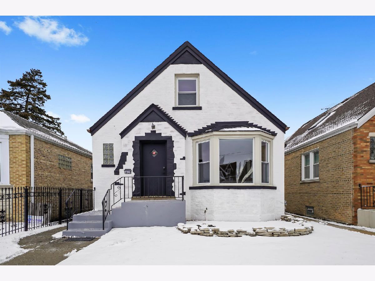  For Sale Chicago Illinois, 4840 Waveland Avenue