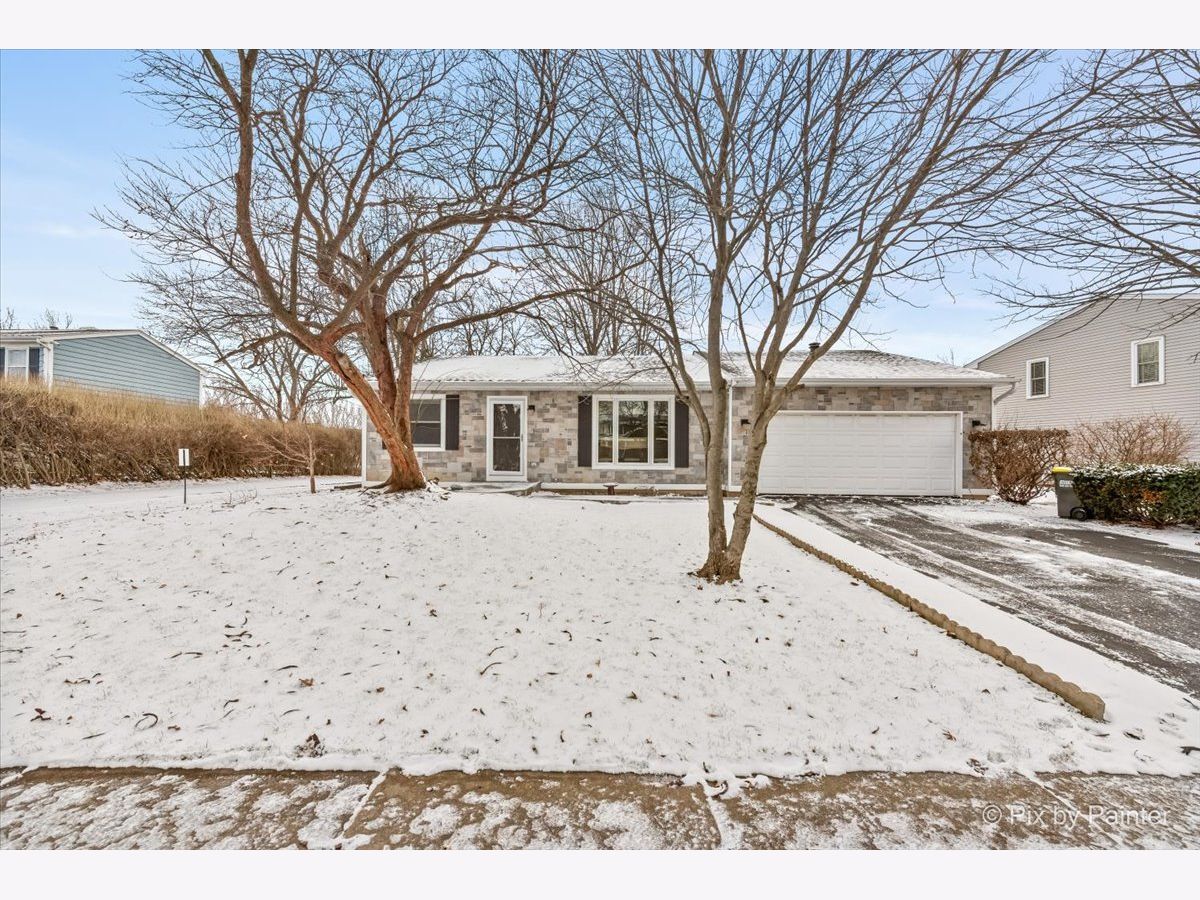  For Sale Roselle Illinois, 390 Garden Avenue