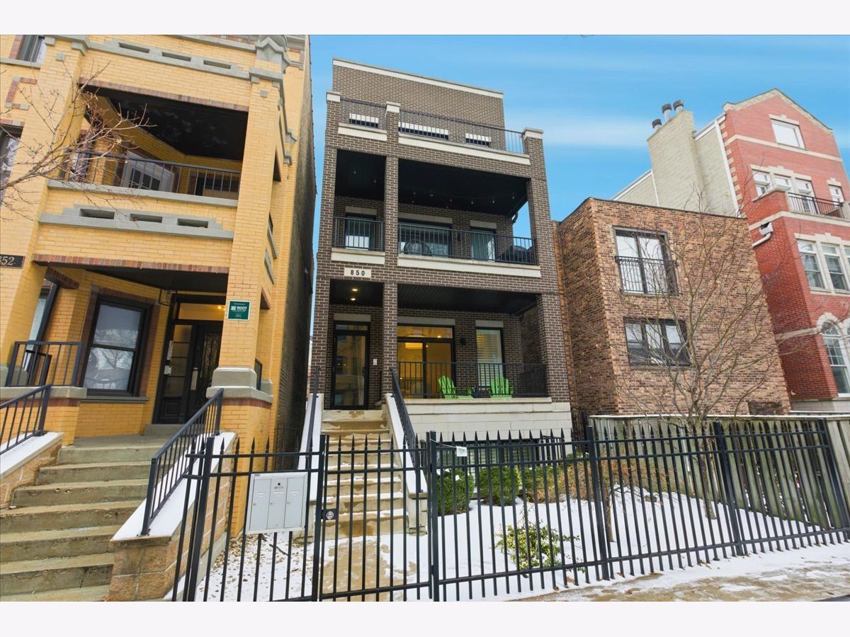  For Sale Chicago Illinois, 850 Lill Avenue